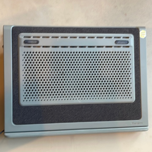 Targus laptop cooling stand, for 17 inch (diag.) laptops - Picture 1 of 10